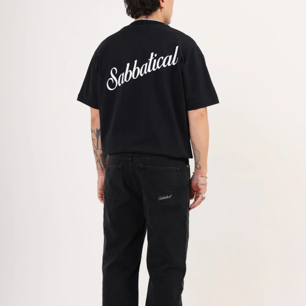 Sabbatical-Script-Logo-T-shirt-Zwart-3